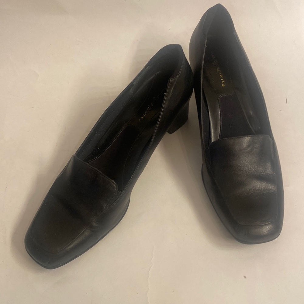 EASY SPIRIT Benitos Black Leather Heeled Loafers Slip On 8 $69 EUC lcsr